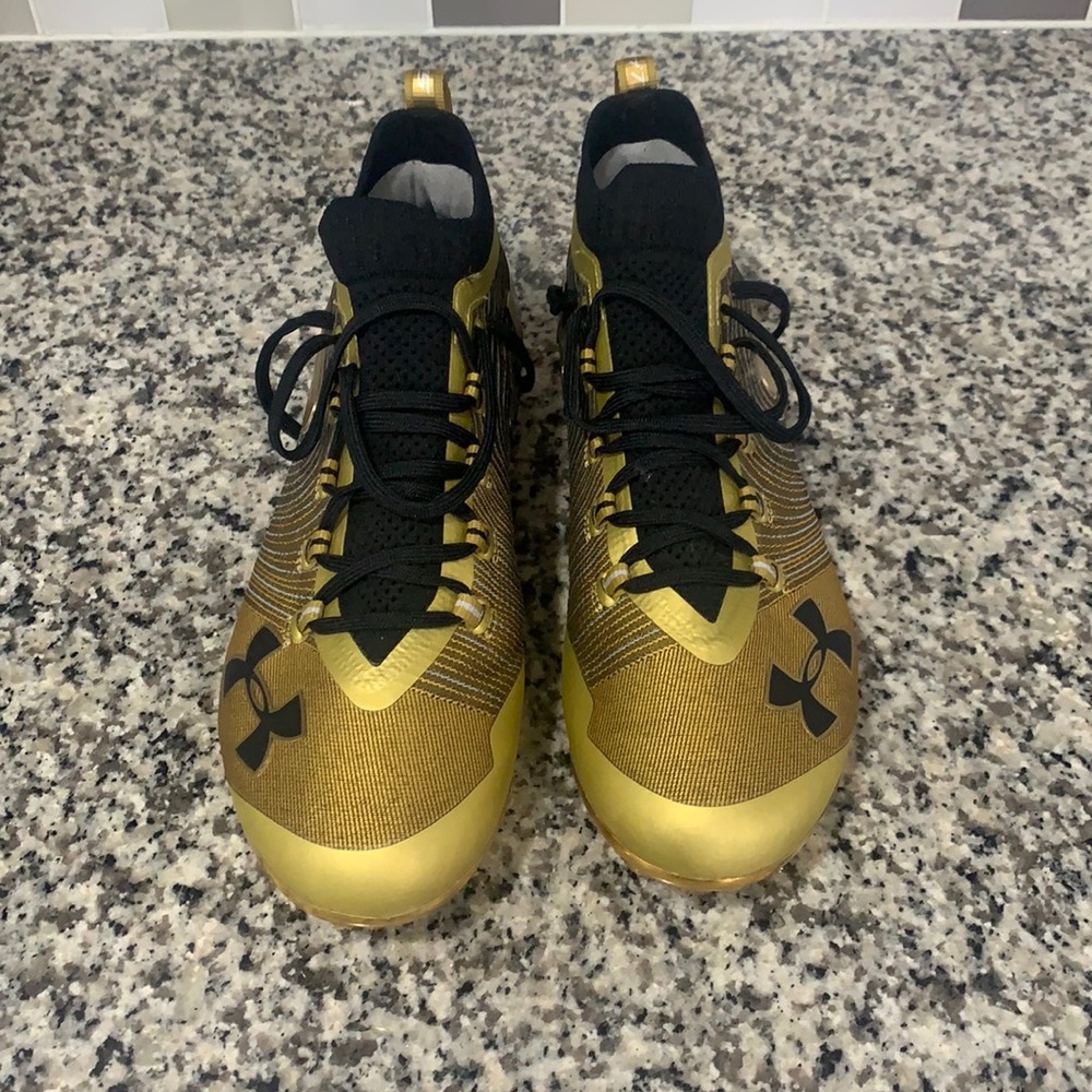 Under armour men’s size 11 football cleats gold and black